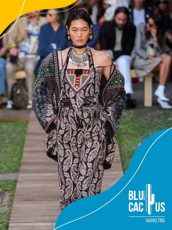 BluCactus-Agencia-de-marketing-de-moda-chica-asiática-con-un-jerséis-estampado