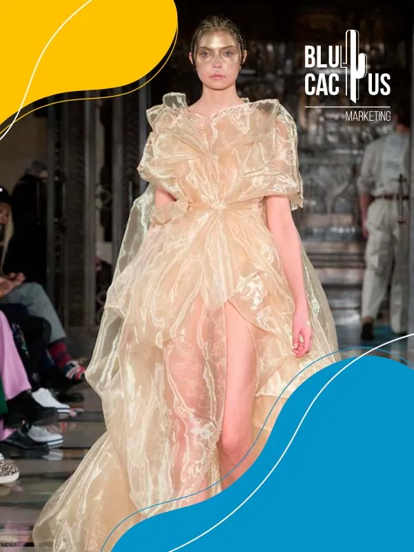 BluCactus-Agencia-de-marketing-de-moda-chica-con-un-vestido-rosa