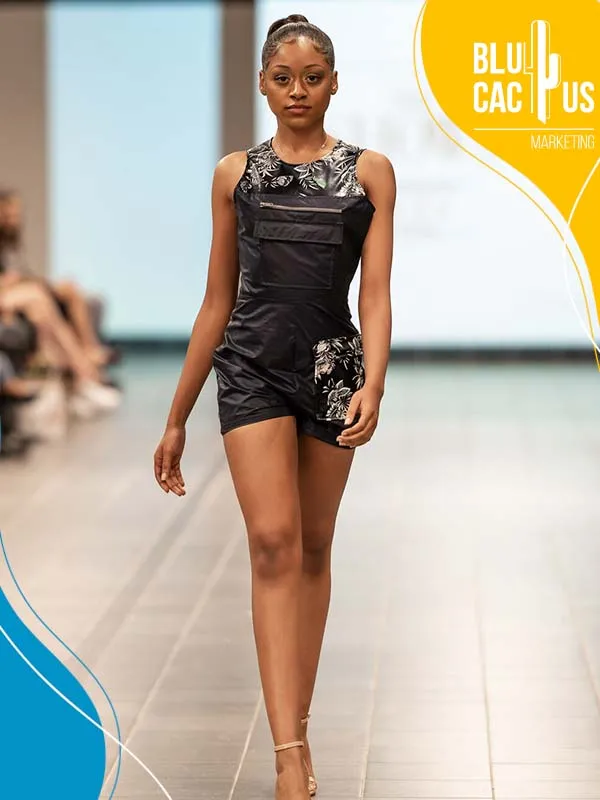 BluCactus-Fashion-Marketing-londres-morena-modelando-un-traje-negro