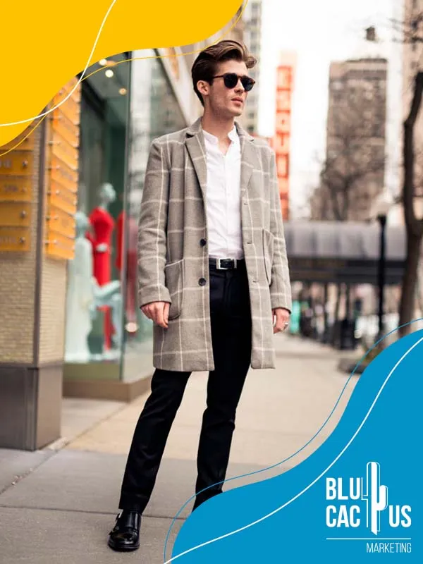BluCactus-Fashion-Marketing-niño-con-chaqueta-a-cuadros-caminando-por-la-calle