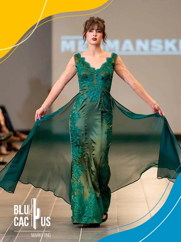 BluCactus-modelo-de-marketing-de-moda-con-hermoso-vestido-verde
