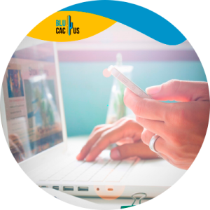 Blucactus - presencia digital empresa de logística - persona buscando online